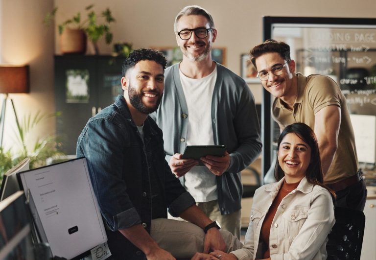Kreative Gruppe von Webdesignern in der Agentur